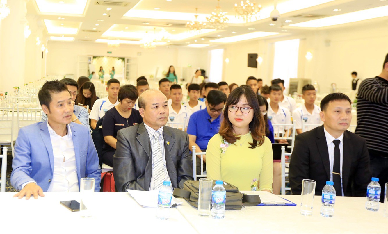 &Ocirc;ng chủ Triệu Quang H&agrave; n&oacute;i l&yacute; do ưu &aacute;i HLV Nguyễn Hồng Sơn - Ảnh 3.