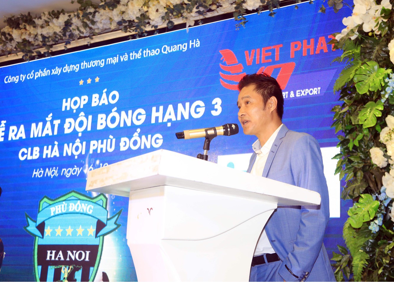 &Ocirc;ng chủ Triệu Quang H&agrave; n&oacute;i l&yacute; do ưu &aacute;i HLV Nguyễn Hồng Sơn - Ảnh 1.