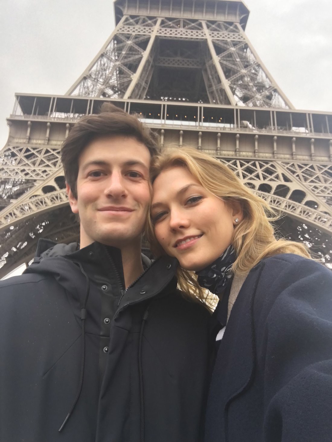 Thi&ecirc;n thần nội y Karlie Kloss lộng lẫy ng&agrave;y l&ecirc;n xe hoa - Ảnh 4.