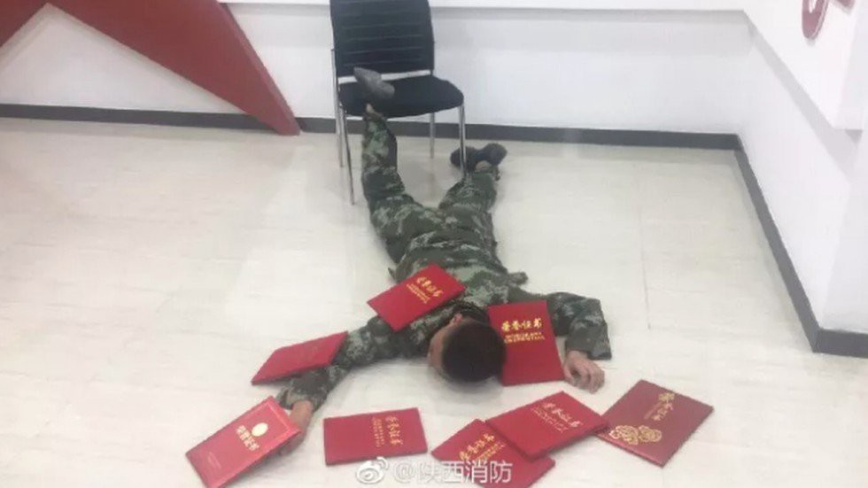 Trung Quốc: Bị phạt tiền vì chụp ảnh “ngã sấp mặt”