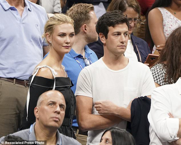 Thi&ecirc;n thần nội y Karlie Kloss lộng lẫy ng&agrave;y l&ecirc;n xe hoa - Ảnh 5.