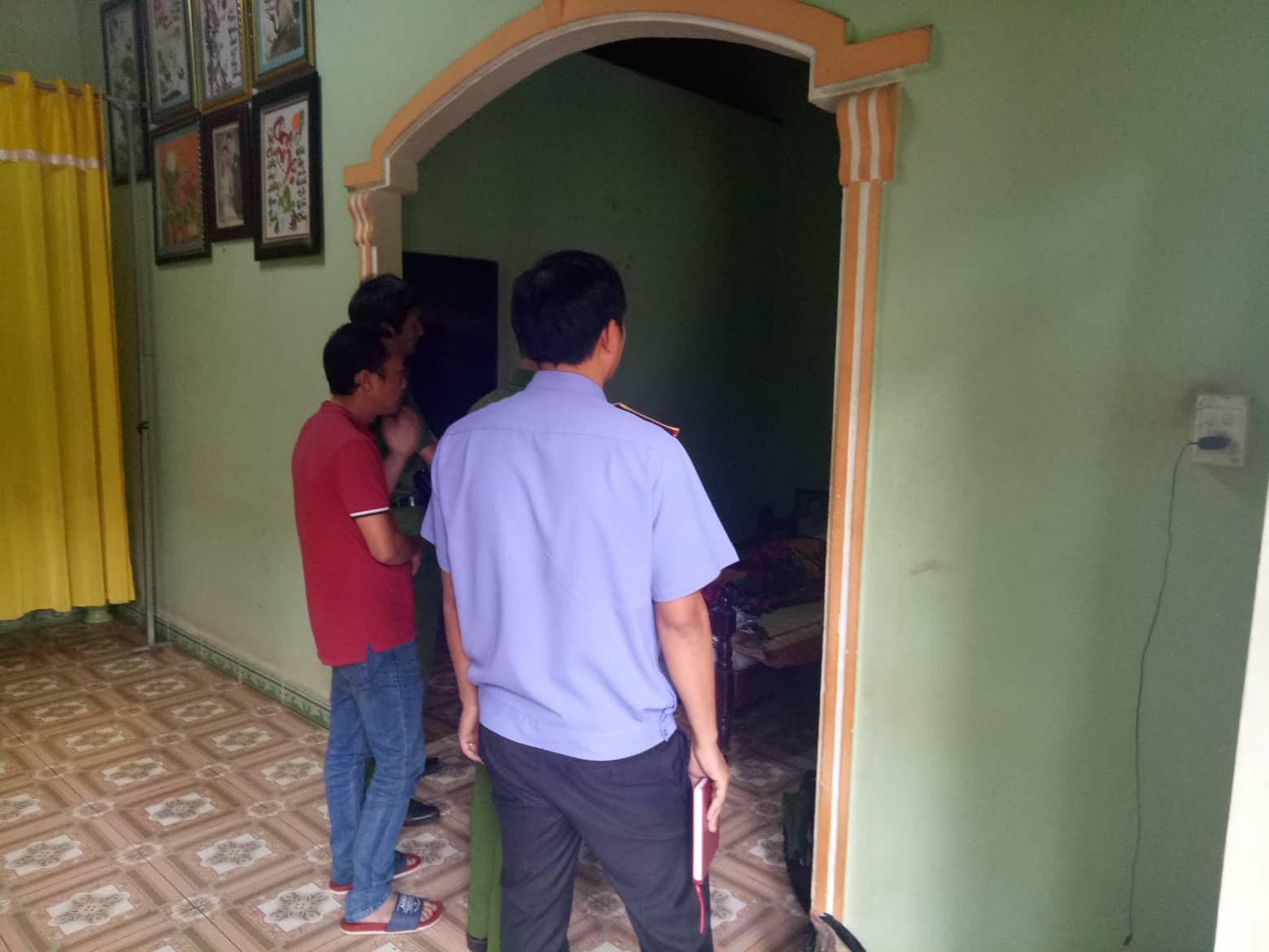 Người phụ nữ chết bất thường tr&ecirc;n giường - Ảnh 1.