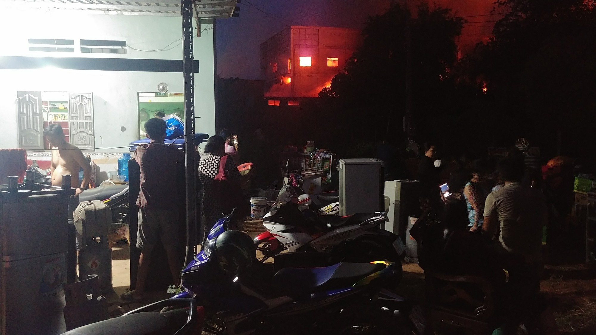 B&igrave;nh Dương: Ch&aacute;y lớn ở c&ocirc;ng ty gỗ T.G - Ảnh 6.