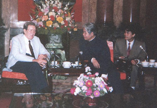 Trong nhiệm kỳ Tổng Bí thư Đỗ Mười, Việt Nam và Mỹ thúc đẩy hòa giải, lập quan hệ ngoại giao