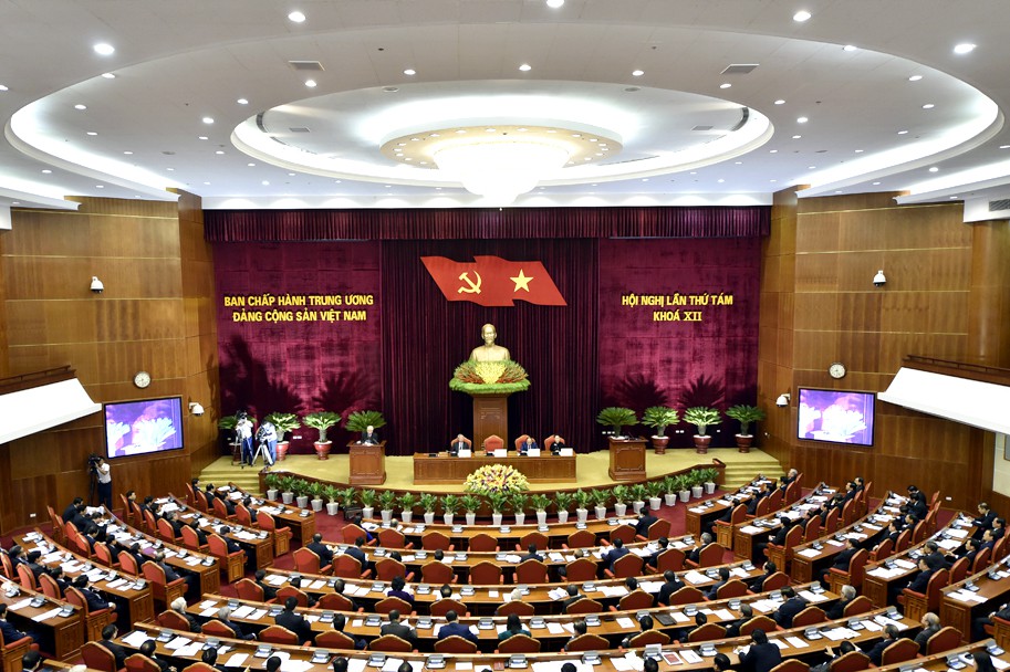 Chủ tịch QH Nguyễn Thị Kim Ngân điều hành ngày làm việc đầu tiên của Hội nghị Trung ương 8