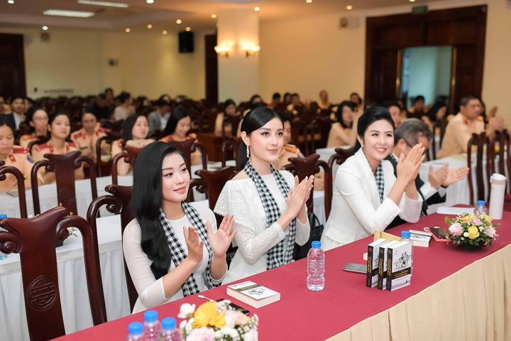 &Aacute; hậu Huyền My: Từng tập đi gi&agrave;y đến bật m&aacute;u ch&acirc;n - Ảnh 3.