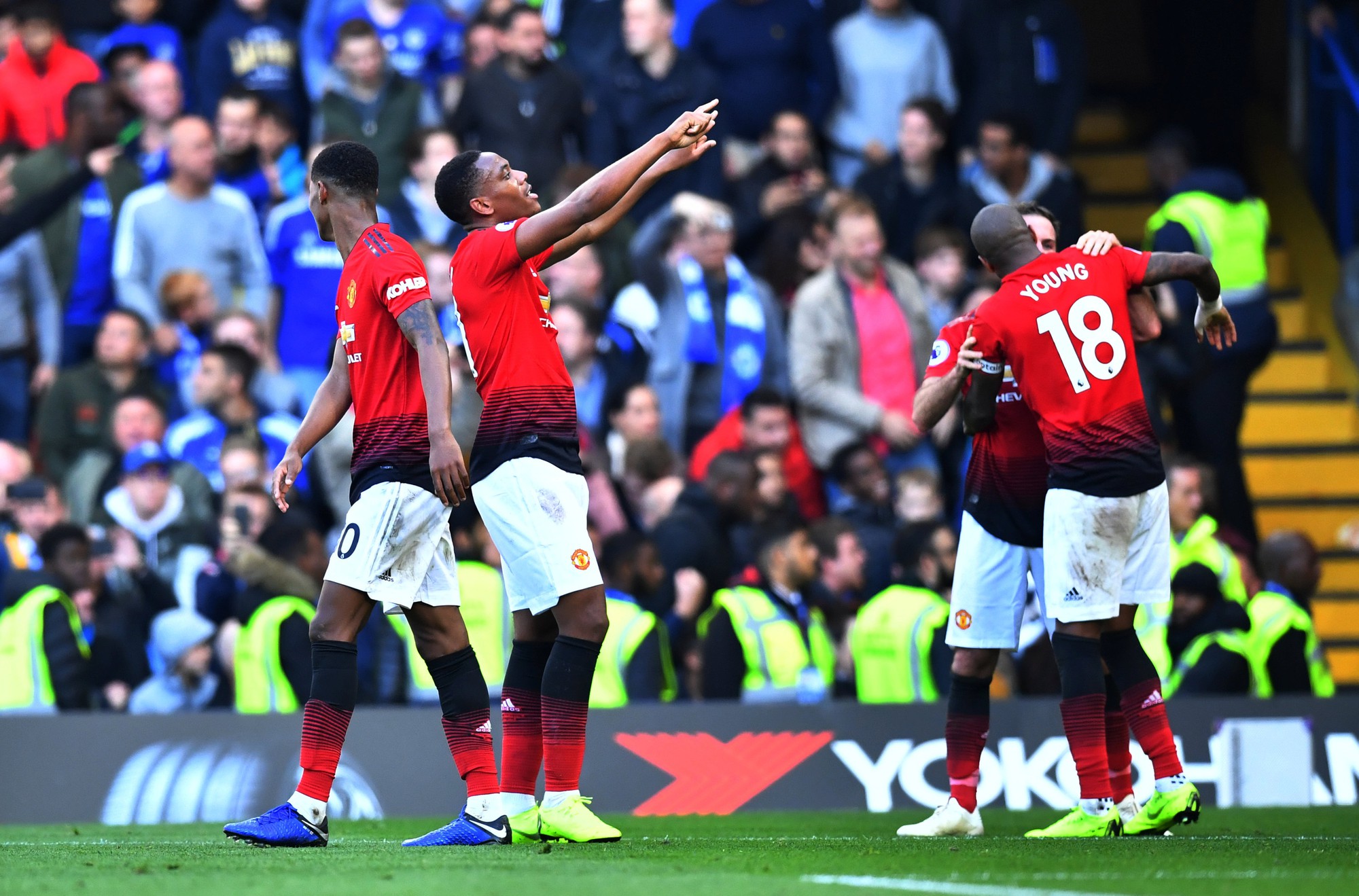 Mourinho chấp nhận lời xin lỗi sau vụ nổi n&oacute;ng với trợ l&yacute; HLV Chelsea - Ảnh 7.