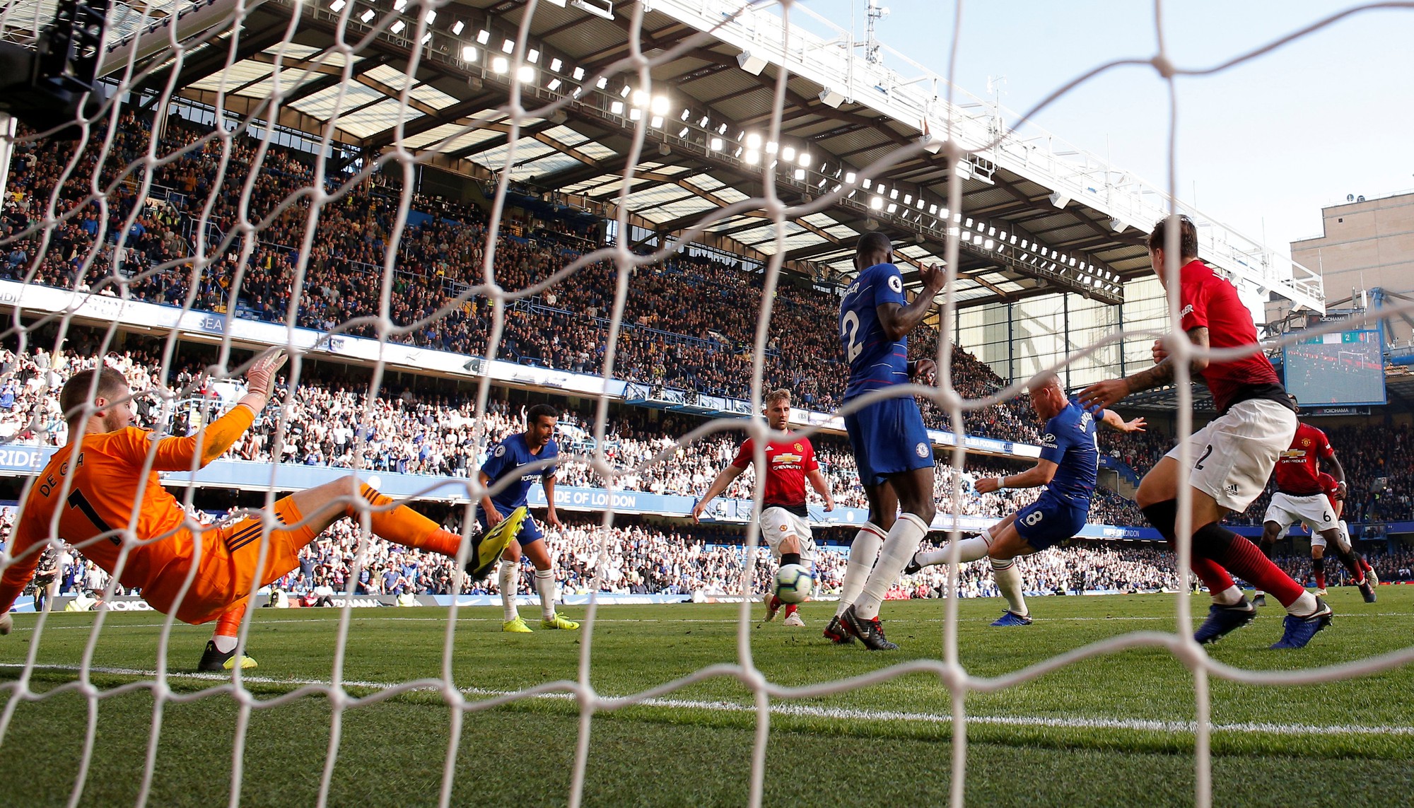 Mourinho chấp nhận lời xin lỗi sau vụ nổi n&oacute;ng với trợ l&yacute; HLV Chelsea - Ảnh 10.