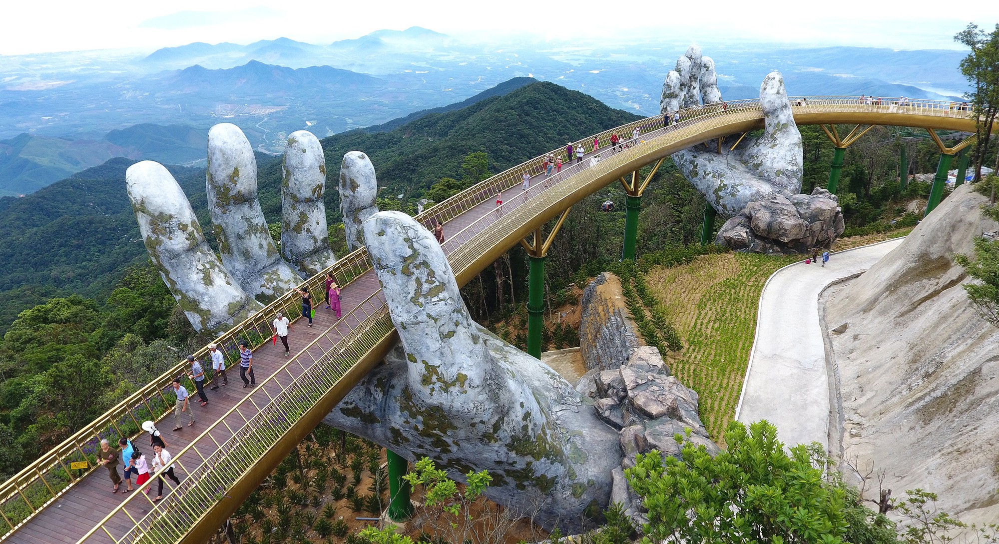 Cầu Vàng Bà Nà Hills đạt Giải thưởng đặc biệt của The Guide Awards 2018
