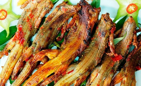 Chả dông: Đặc sản Phú Yên nghe thì sợ, ăn lại ghiền - Ảnh 10.