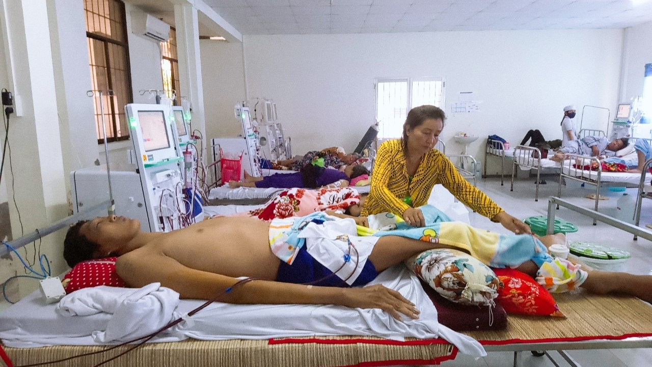 (Emagazine) - Biến cố cuộc đời của người đàn ông "khổng lồ" ở Cà Mau
