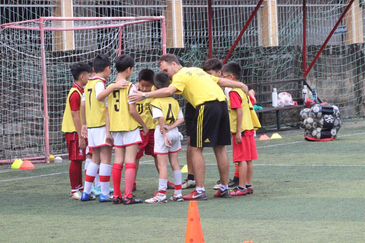 Chuyên gia Juventus dạy bóng đá cộng đồng