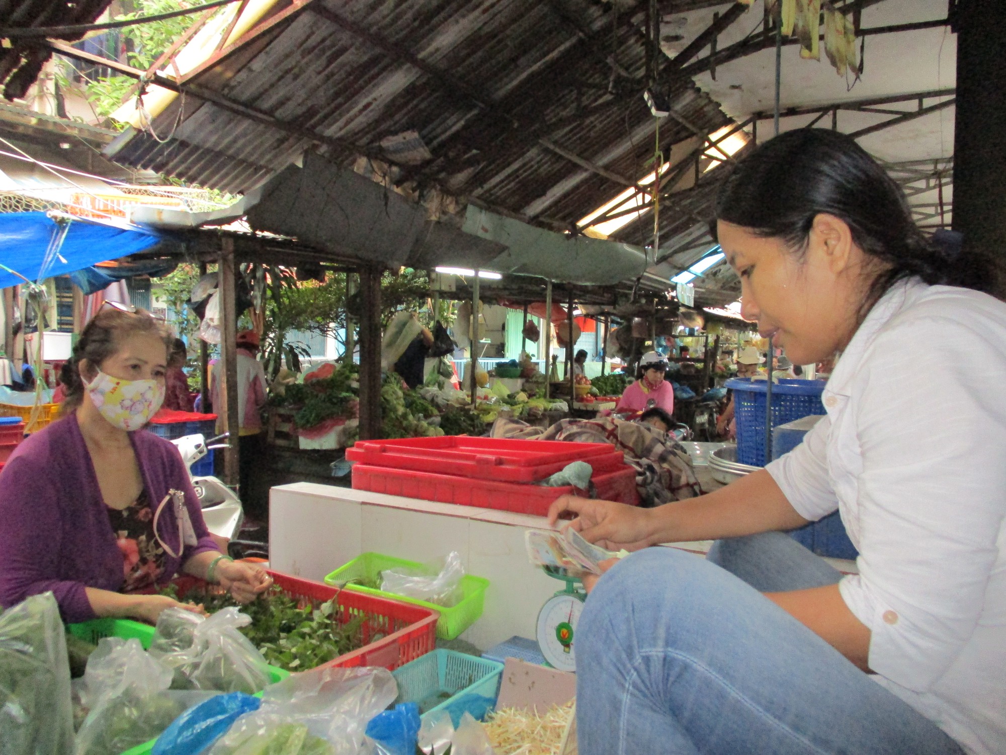 Rau sạch vẫn khó bán ở chợ