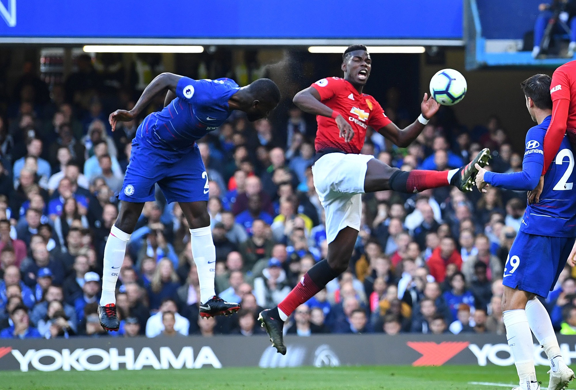 Mourinho chấp nhận lời xin lỗi sau vụ nổi n&oacute;ng với trợ l&yacute; HLV Chelsea - Ảnh 4.