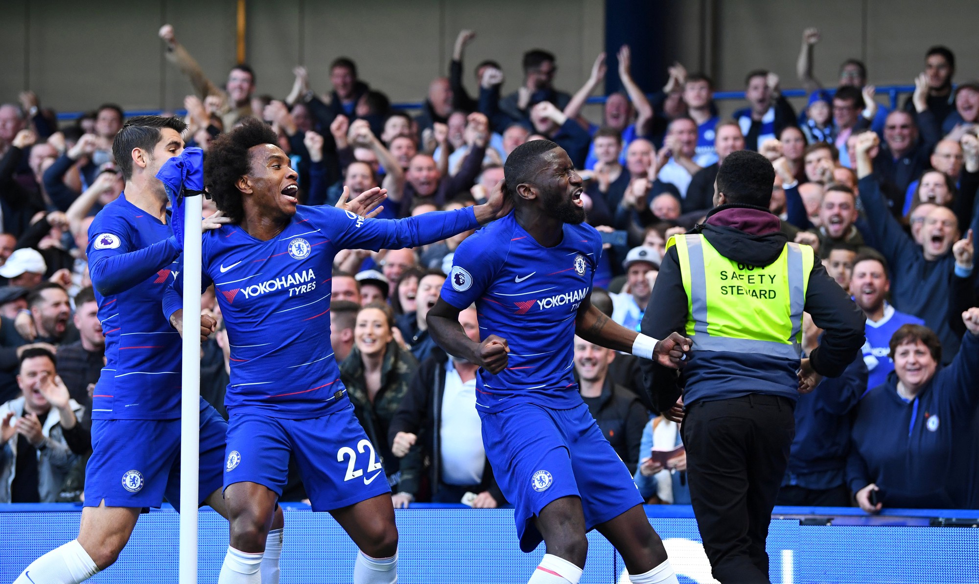 Mourinho chấp nhận lời xin lỗi sau vụ nổi n&oacute;ng với trợ l&yacute; HLV Chelsea - Ảnh 5.