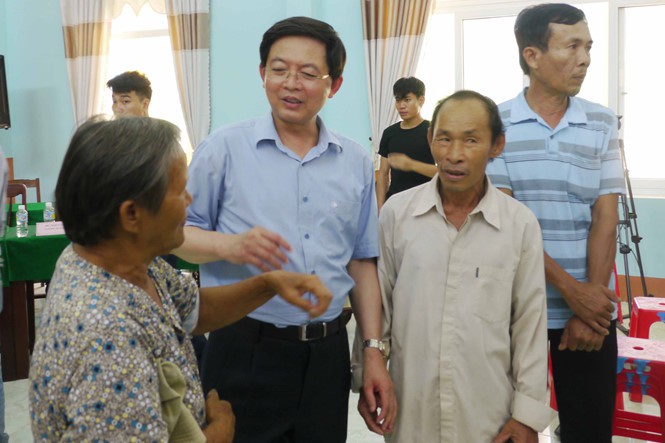 Phó chủ tịch xã “phù phép” 1.000 m2 đất công thành đất của mình - Ảnh 1.