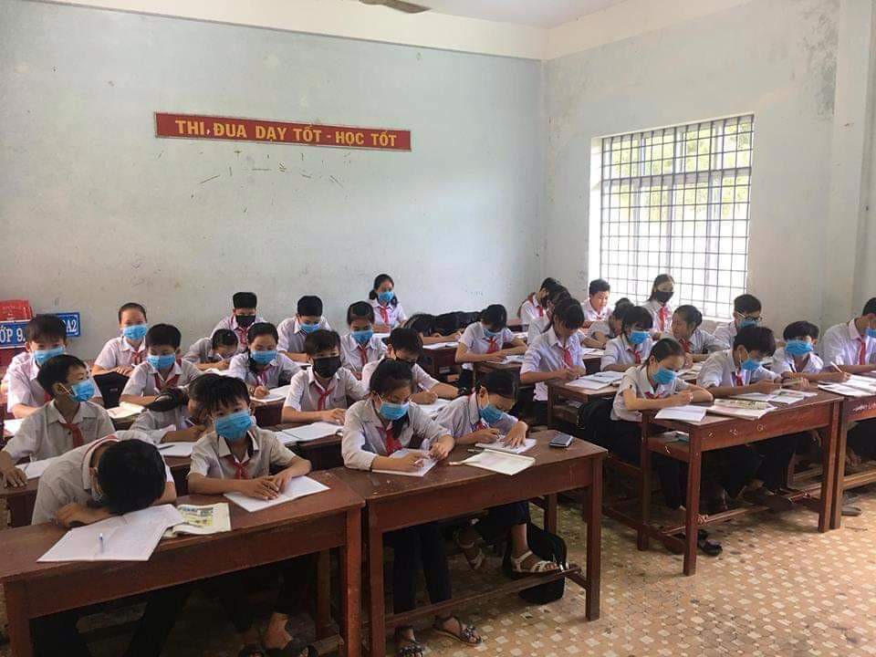 Phạt nặng doanh nghiệp khiến thầy trò phải đeo khẩu trang trong lớp học