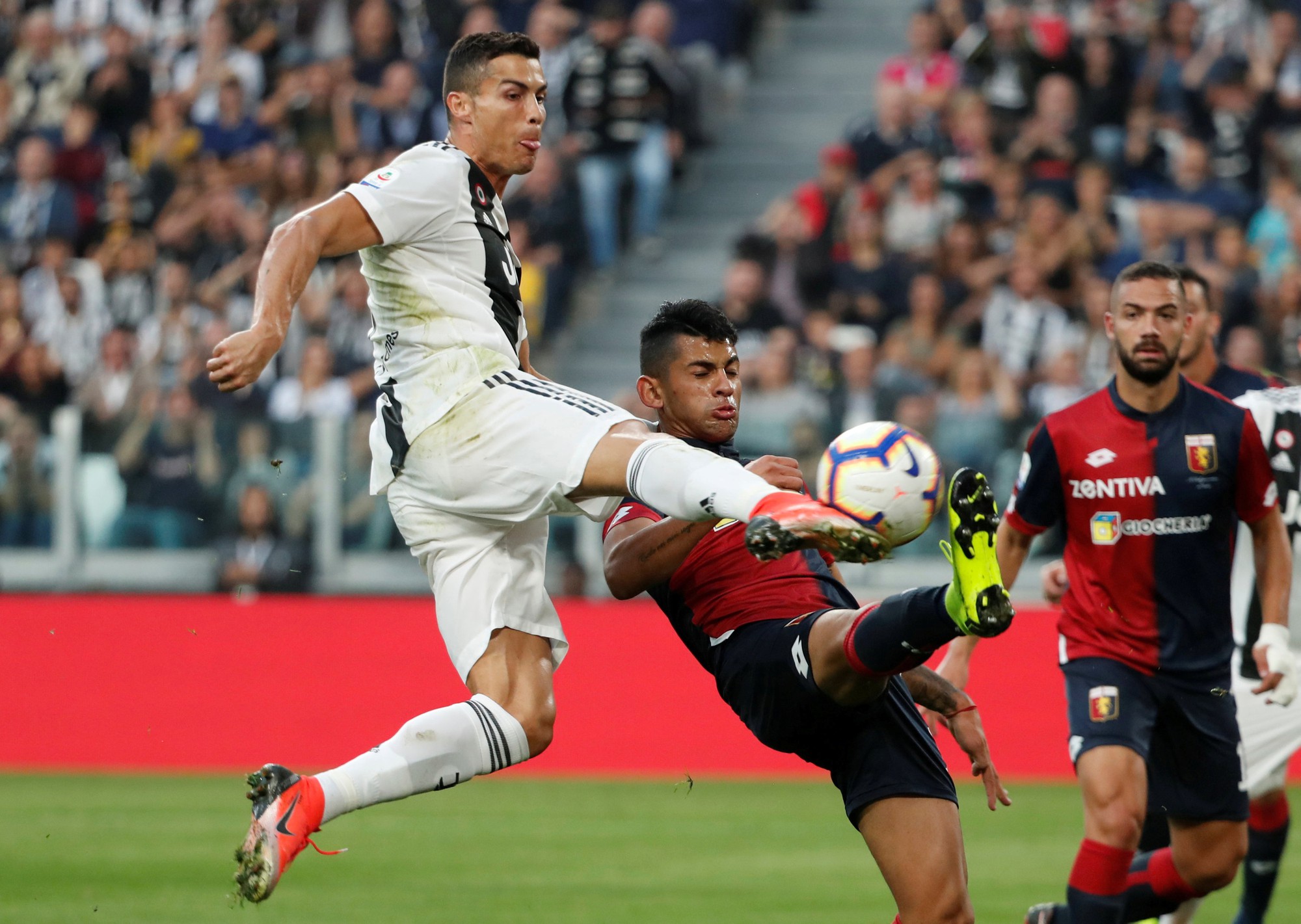 Ronaldo trở về đấu với M.U