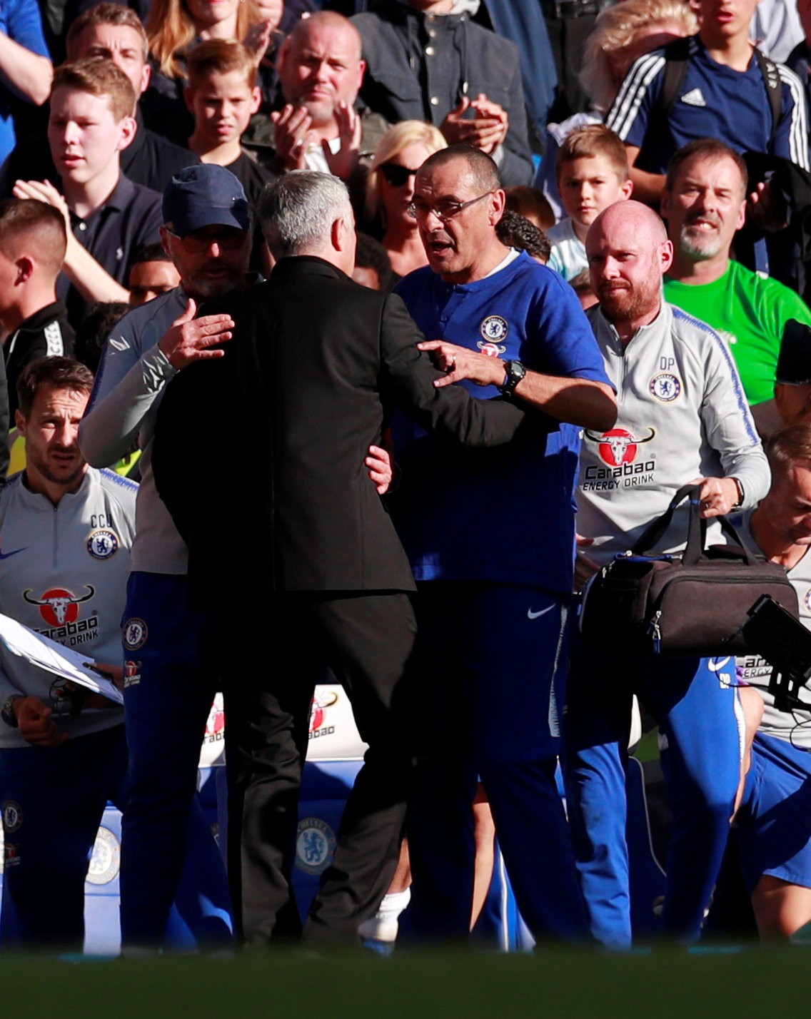 Mourinho đối mặt &aacute;n phạt sau pha rượt đuổi trợ l&yacute; HLV Chelsea - Ảnh 6.