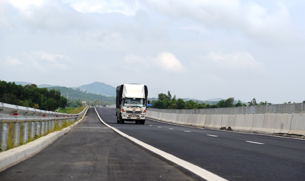 Hàng loạt điểm "sạn" trên đường cao tốc Đà Nẵng – Quảng Ngãi