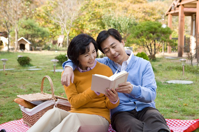 Phải chăng sau 40 tuổi người ta mới thực sự l&agrave; vợ chồng? - Ảnh 3.