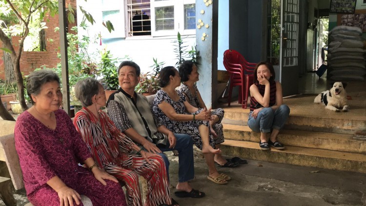 Có một Tóc Tiên giản dị đến thăm viện dưỡng lão nghệ sĩ - Ảnh 10.