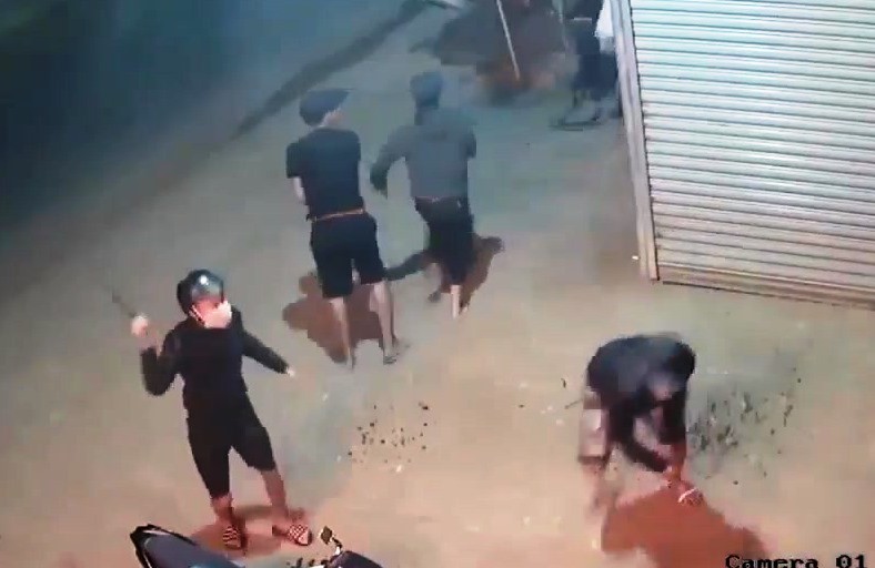 Hỗn chiến kinh ho&agrave;ng, nhiều người trọng thương ở L&acirc;m Đồng - Ảnh 2.
