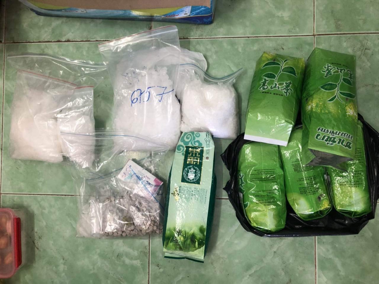 Khui các gói trà, thấy 4 kg ma túy
