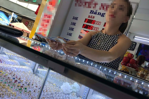 Mua hay bán USD là ra tiệm vàng!