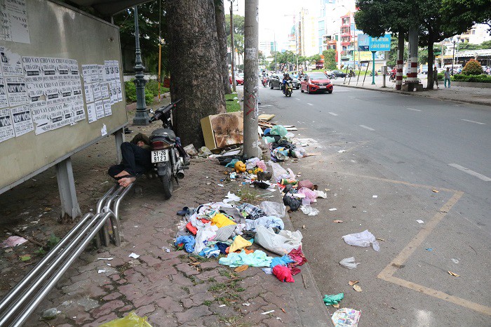 Kêu ca ngập, vẫn thản nhiên xả rác