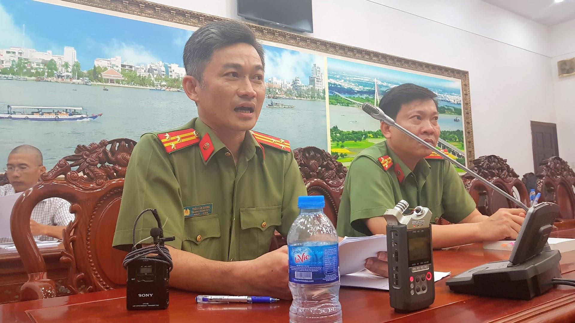Vụ đổi 100 USD bị phạt 90 triệu: Công an Cần Thơ không gài bẫy tiệm vàng? - Ảnh 2.