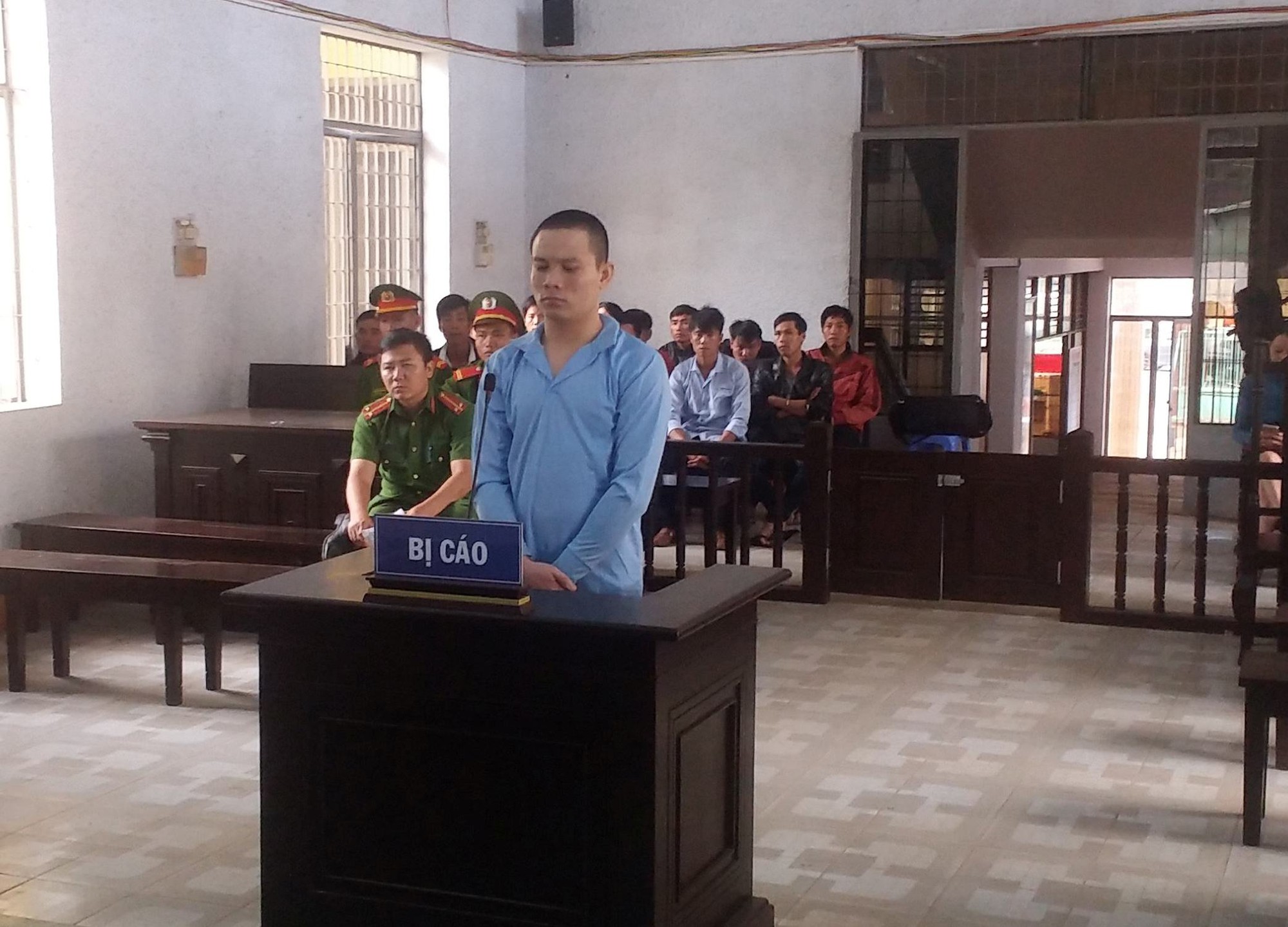 Từ chén rượu, cha chết, con đi tù