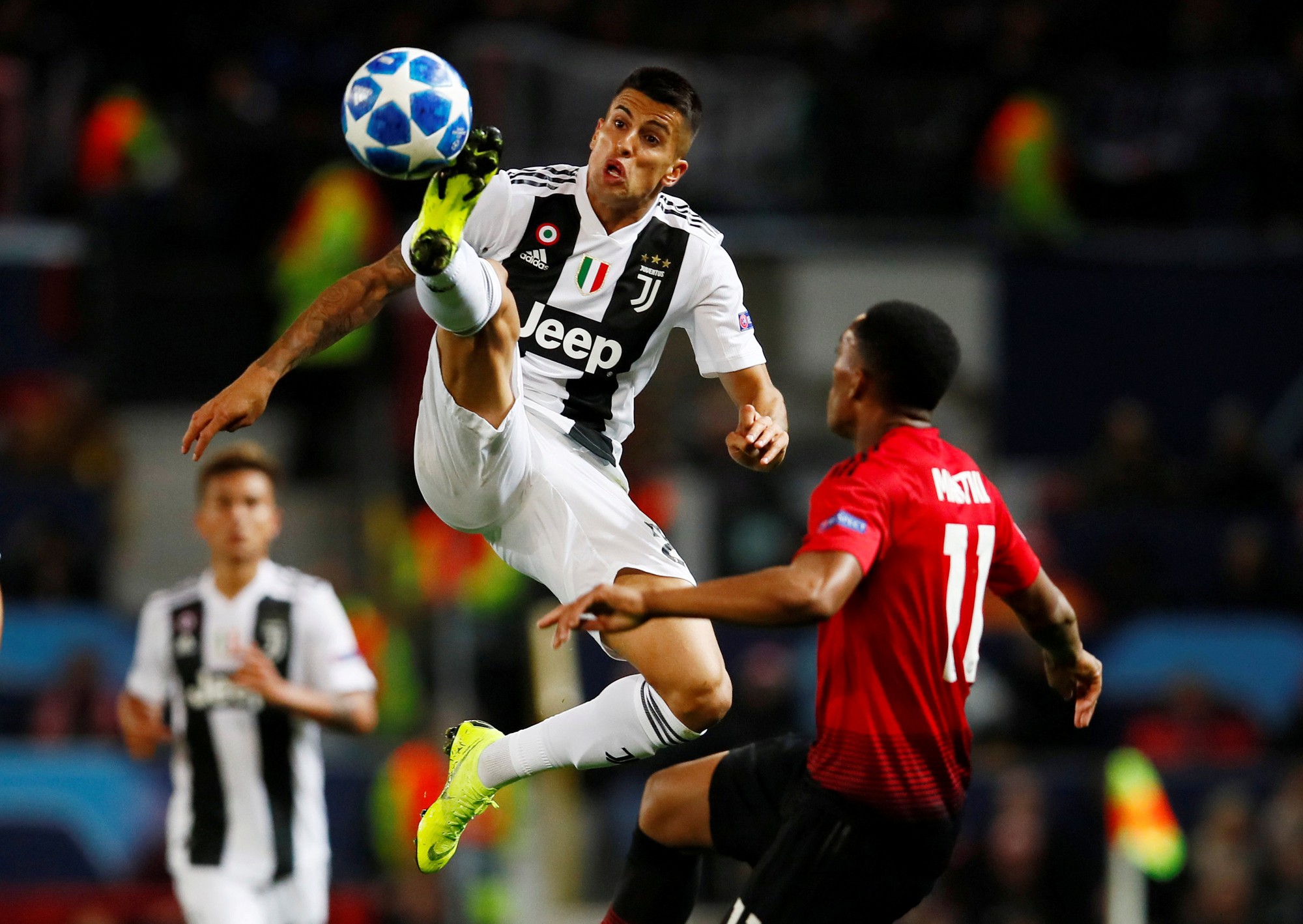 Juventus hạ gục Man United ngay tại Old Trafford