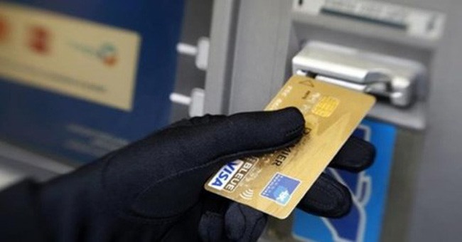 Làm gì khi tiền trong tài khoản ATM bỗng dưng “bốc hơi”?