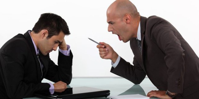 Những "tử huyệt" giao tiếp mất lòng đồng nghiệp