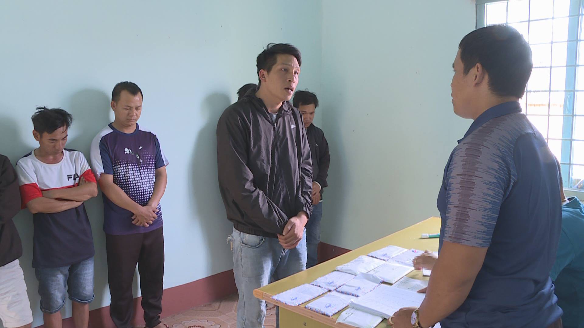 Triệt phá đường dây cá độ bóng đá hơn 40 tỉ đồng - Ảnh 2.