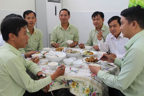 Nâng chất bữa ăn giữa ca cho người lao động