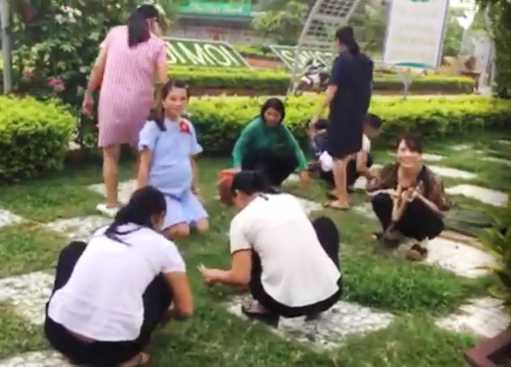Tạm đình chỉ công tác nam giáo viên mang dao vào trường đánh 2 nữ đồng nghiệp