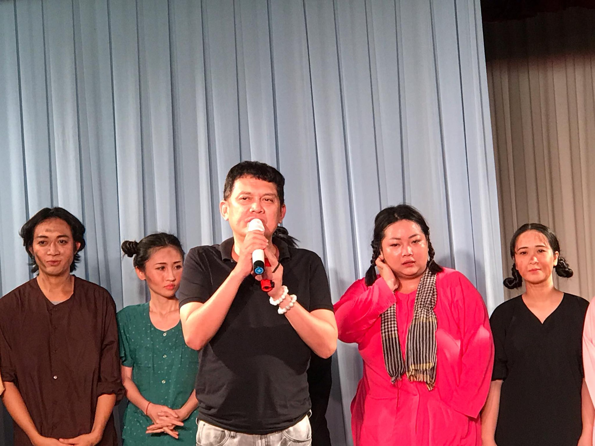 NSƯT Hữu Châu: "Không để mặc diễn viên trẻ tự bơi"