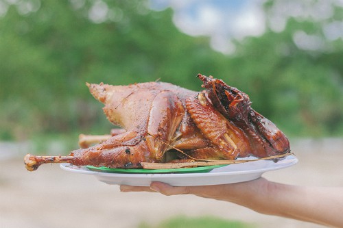 Gà đốt lá chúc - món chỉ ngon khi ăn ở An Giang - Ảnh 1.