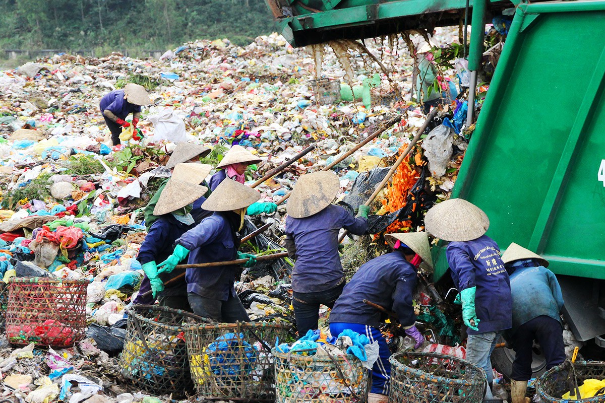 Phạt C&ocirc;ng ty M&ocirc;i trường đ&ocirc; thị tr&ecirc;n 1 tỉ đồng do xả thải vượt quy chuẩn - Ảnh 1.