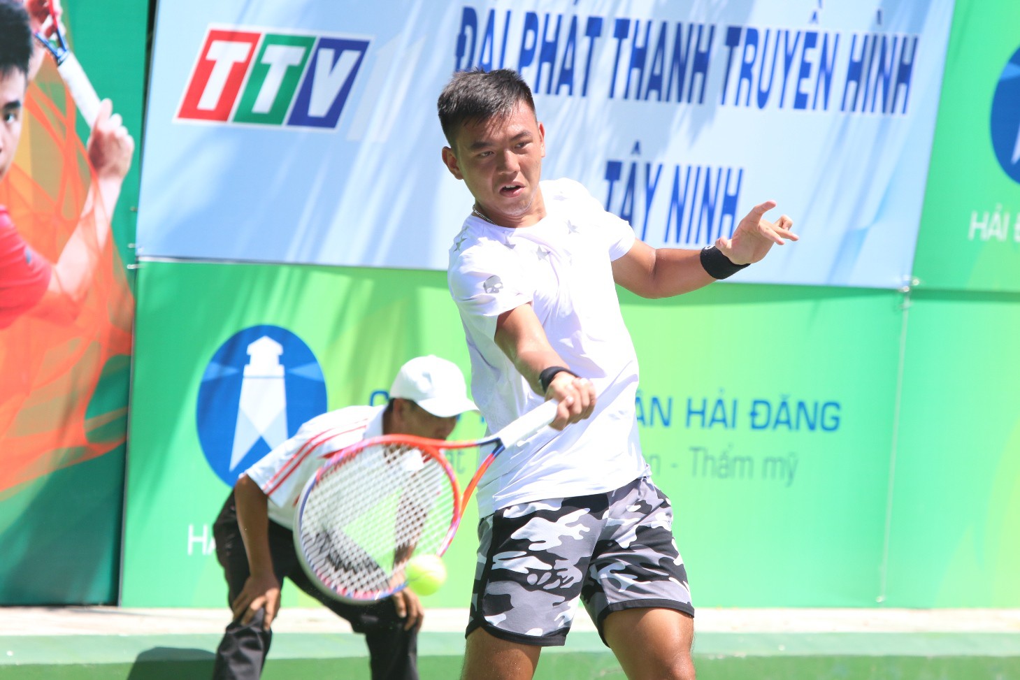 Hoàng Nam vào bán kết đôi và tứ kết đơn nam Vietnam F5