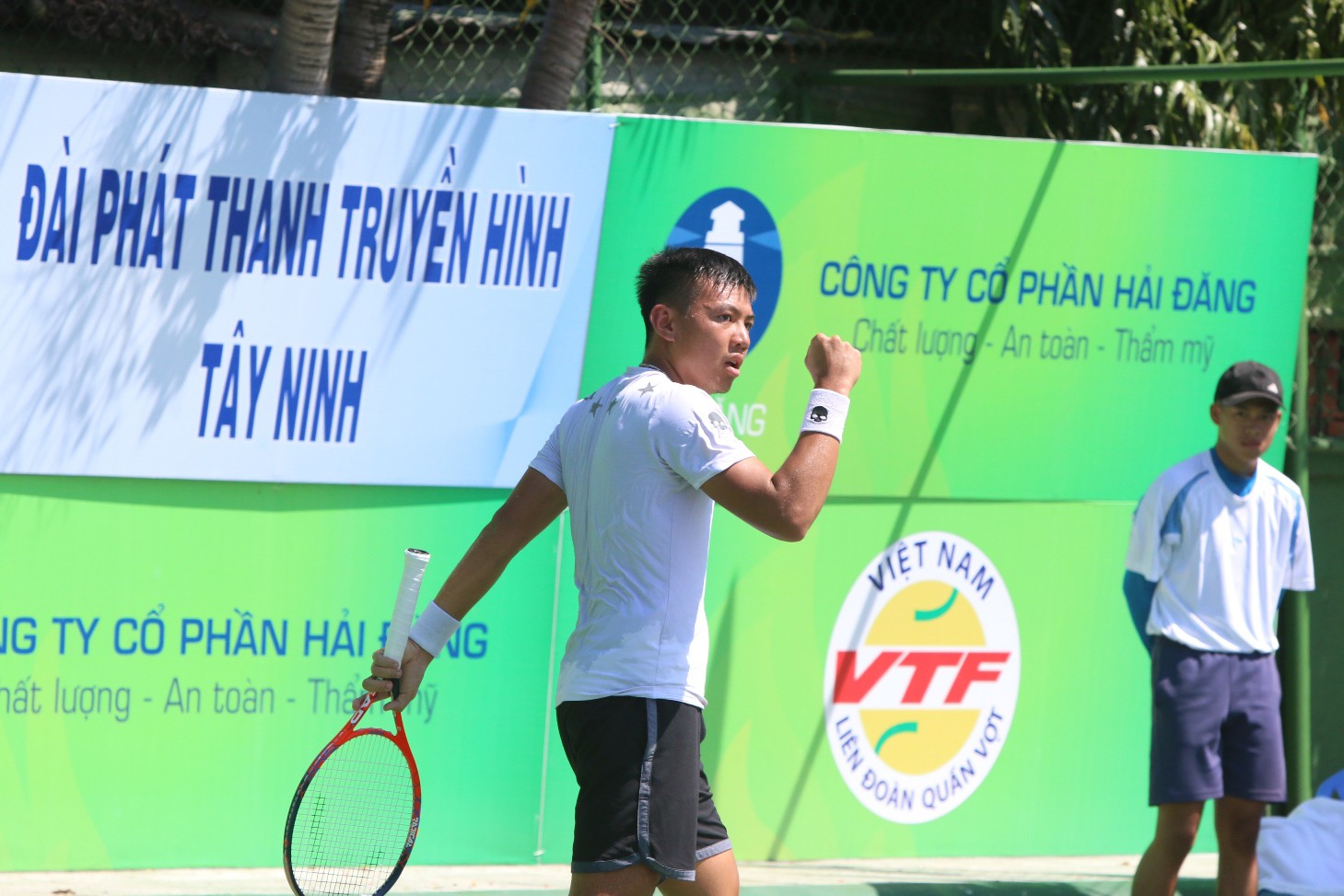 Hoàng Nam vào bán kết đơn và đôi F4 Vietnam