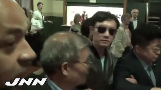 Ông Kim Jong-un cầu trợ giúp từ người anh ruột kín tiếng