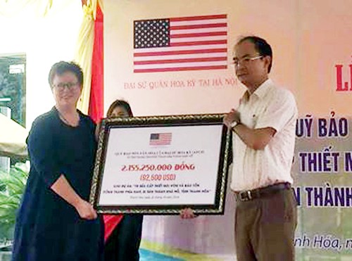 Mỹ trao hơn 2,1 tỉ đồng tu sửa Thành Nhà Hồ