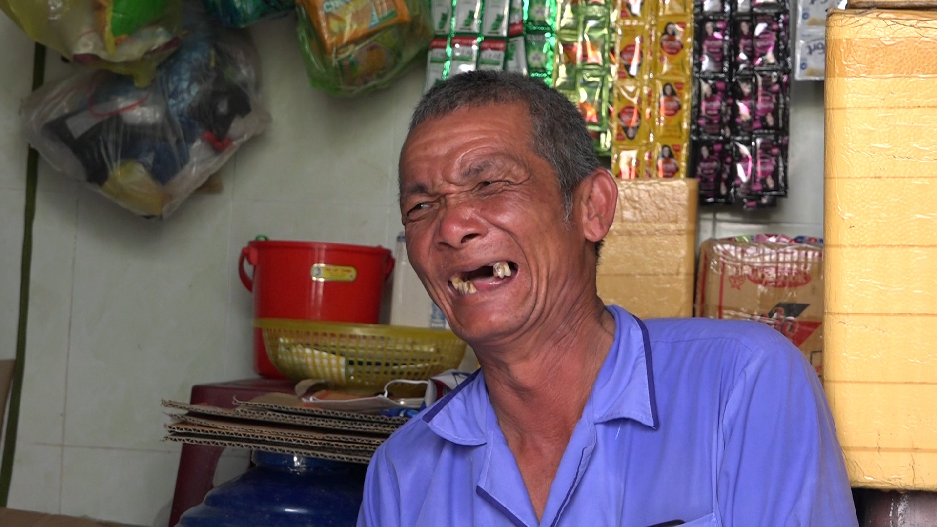 Người đàn ông tật nguyền làm chuyện “quái gở” được vinh danh