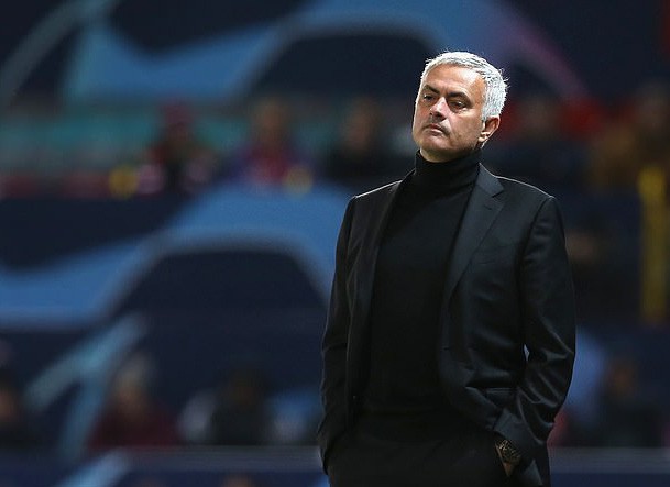 Cầu thủ Man United nổi loạn, HLV Mourinho v&ocirc; can? - Ảnh 4.
