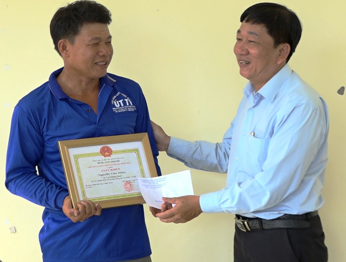 Người đưa đ&ograve; v&ugrave;ng lũ - Ảnh 2.