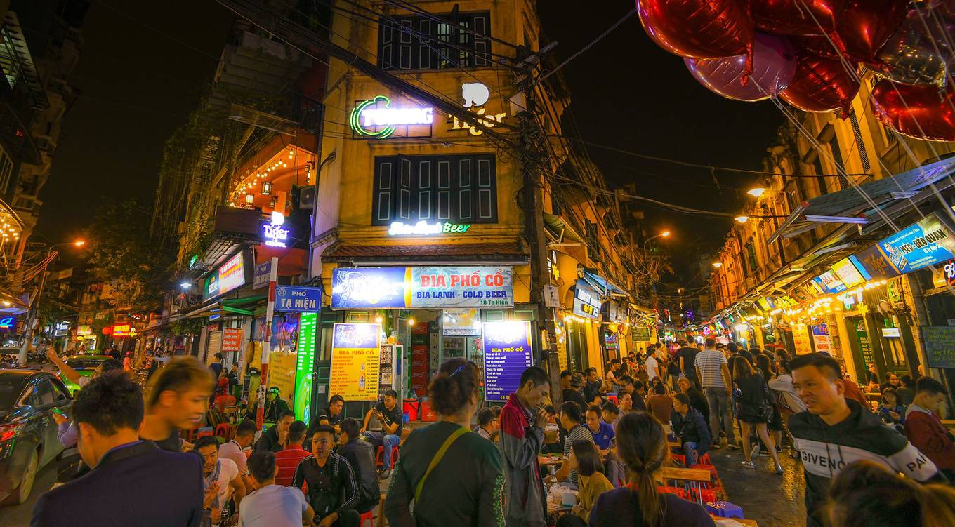 10 chốn ăn chơi để tận hưởng trọn vẹn đêm Hà Nội - Ảnh 2.