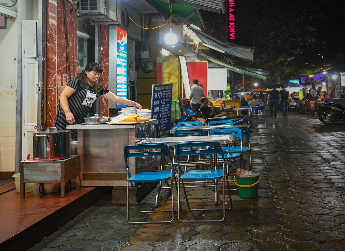 10 chốn ăn chơi để tận hưởng trọn vẹn đêm Hà Nội - Ảnh 8.